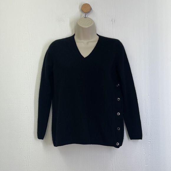 Nordstrom Collection -  100 % Cashmere Black V Neck Buttons Side Sweater SZ XS - Picture 2 of 11